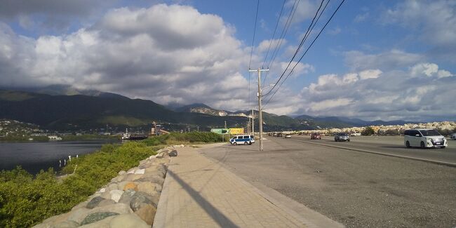 　空港は北海道の野付半島の先端のような所にある。やっと、半島入り口まで到着。