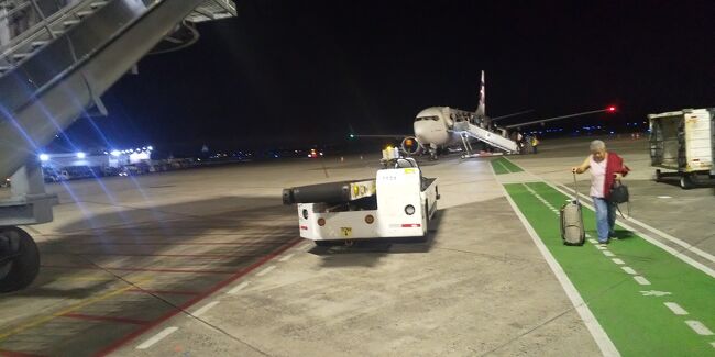 さらばジャマイカ、、。今度来る機会があったらレンタカーかな。コーヒー農園、それからモンテゴベイで、ゆっくりしたいものです。<br /><br />※職場のお土産に買ったブルーマウンテンコーヒー、好評でした。雑味がなく、少しフルーティーかな。(自分、コーヒー検定２級を持ってるんで、ちょっとだけどコーヒーにはうるさいンです。)<br /><br />※帰国して色々調べたらこんなジャマイカ旅行情報サイトを発見！日本人宿、ジャマイカにもあるんですね！<br />https://www.aishahouse.com<br /><br />(追記)<br />５月２６日、やっとボブマーリーの映画を見に行ってきました。内容は、、、ジャマイカ、エチオピアを訪れた自分にとっては興味津々でしたが、普通の日本人にとってはきっと？？？の世界ではないかと、、、実際、まだ封切られてからそれほどたってないのに、旭川の映画館は見たところ観客は１０人程度、、。でも、これでジャマイカ旅行はようやく完結しました。