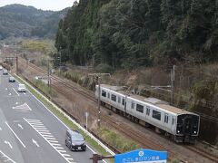 複線区間で貨物列車が来るかわからないけど撮影