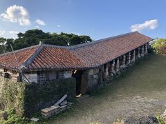 やちむんの里に寄ってみました。海中公園から車で１時間ほどです。