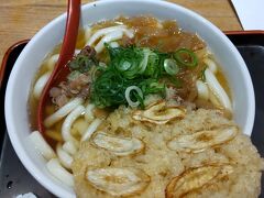 3日目。今日は佐賀へ遠征。友人と待ち合わせて因幡うどんで昼食。
メンバーも来た事が。ここのごぼ天はちょっとだから、それがね。隣の大福うどんの方が並んでいます。それでも肉ごぼ天うどんにしました(^o^;)