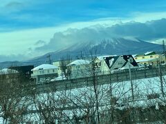 　車窓には岩手山が。

※残念ながら山頂部分は雲に覆われています