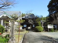 少し上がると紹運寺。三池藩藩主の菩提寺です。
大友家の名将・高橋紹運から名付けられました。紹運の子が柳河藩・三池藩それぞれの藩祖になります。