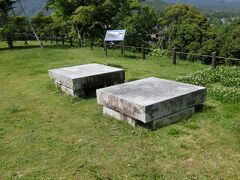 亀山公園山頂に建てられていた銅像の台座