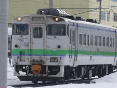 新旭川で多数の列車が通過