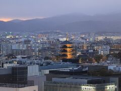 ライトアップされた東寺の五重塔