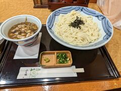 夜ご飯は「ふく福」で「黒豚つけ麺うどん」を頂きました。
量も多くお腹パンパン笑