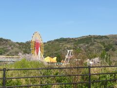 とくしまファミリーランド
チケット制の遊園地です
駐車場を変えて上の有料の方に停めます
駐車場からの写真しかなかったのでこちらで
アトラクションはやや子供むけなのであまり乗らず