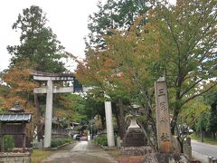 　石山寺駅から京阪電車で三井寺駅に移動、琵琶湖疎水沿いに歩き、三尾神社にやってきました。