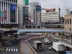 上野駅のペデストリアンデッキより上野駅の通勤風景
こんな余裕があるのも今日がお休みという利点