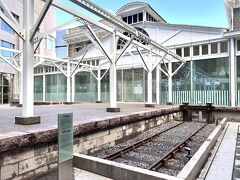 フランクロイド展終了

出てきたら
旧新橋駅の裏口

右側に当時の線路が残されている