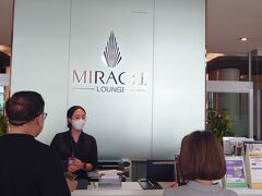 MIRACLE LOUNGEに来ました。
