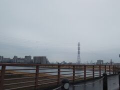 この橋は鹿浜橋です。