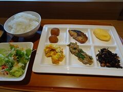 2月28日の朝ご飯は、パソコンが見つかるかどうか気になりながらでしたが、しっかり食べました。