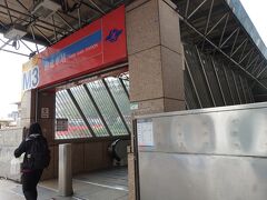 台北駅に向かいます。よく分からなくてすぐ地下に入りました。