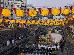 2月１６日（金）
ランタンフェスティバルの会場は、大小8会場ありますが、この日はめがね橋の中島川公園会場へ。
めがね橋とランタンのコラボ。人気な場所です。
黄色いランタンはこの会場だけの色です。