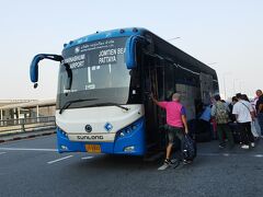 バンコク市内に近づくほど渋滞が酷くて、１７時半くらいにスワンナプーム空港に到着しました。ここからは、空港連絡バスでドンムアン空港へ向かいます。