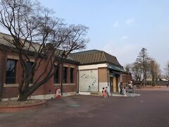 昔の大統領、尹潽善家を見つつ北村マウルへ
写真は、案内所の上段にあるソウル教育博物館（家族連れが多かったので入らず。次回リベンジしたい）