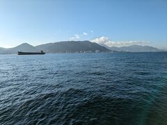 関門海峡が気持ちいいです。
かなり潮の流れも強いです。
ここで源平合戦があったなんで、イメージができないです。