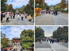 鶴岡八幡宮も人はけっこう多め
境内広いからぎゅうぎゅうではないものの、ご本殿前と授与所は行列が...
お守りいただくのに10分前後並びました（汗