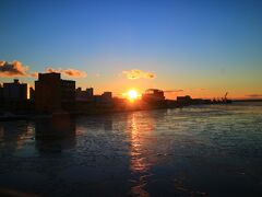 釧路は、綺麗な夕陽が有名
釧路川の先は、太平洋です。