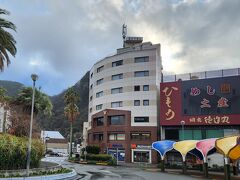 コンビニで飲み物を購入して、ホテルに送ってもらった♪
（雨がかなり強かったので写真は翌朝撮りました）

残念ながら、彼は火曜は会議が入っていたので今日でお別れ
3日目はひとり旅！
今日は早めに寝まーす