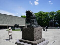 国立西洋美術館は、1959年（昭和34年）に発足・開館した、西洋美術全般を対象とする美術館としては日本で唯一の国立美術館です。実業家松方幸次郎が20世紀初めにヨーロッパで収集した印象派などの19世紀から20世紀前半の絵画・彫刻を中心とする松方コレクションがコレクションの基礎となっています。ルノワール初期の代表作をはじめ各時代を代表する名作のコレクションがあります。