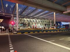第一ターミナルの前に出来た商業施設Jewel Changi Airportへ