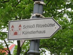 クックスハーフェンには、リッツェビュッテル城（SCHLOSS RITZEBUETTEL）という可愛いサイズのお城もあります。
アルテ・リーベの岸壁やクックスハーフェンの給水塔からもさほど離れていないジューダーシュタイン通り（SUEDERSTEINSTRASSE）にあるので、併せて行ってみましょう。

1980年代から1996年まで続いたという補修工事の後では、博物館・美術館やレストランも入っていますよ。