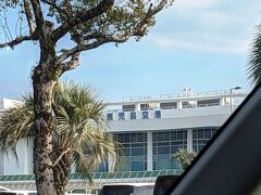 鹿児島空港へは、ほぼ定刻通りに到着。
レンタカー借りて、一路霧島温泉を目指します。