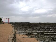 これがかの有名な鬼の洗濯岩ですか。
ってか、この景色って青島神社しか見れないのかと思ったら、日南市から国道220号線を走っていればずっと見れました。
何とも不思議な光景です。