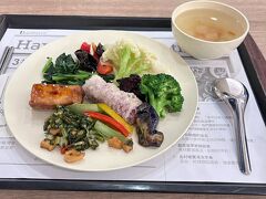映画を観るためにQsquareへ
台北駅のすぐそばです
その前に素食のお店で腹ごしらえ
意識して野菜を食べます
スープがとても美味しかった(´౿`)♡