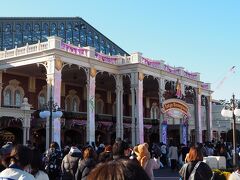 ミニーのファンダーランド目当てに家族3人で東京ディズニーランドへ行ってきました。

最近の開園は土日祝8時45分らしい。今回は張り切って8時前に着いていて、9時位に入園できました。

しかし、この朝の気温3度。。待ち時間がすごく寒かったー(；´∀｀)