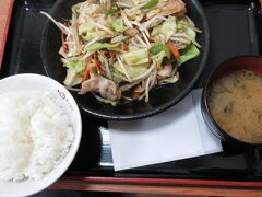 19:00　山陽道福石PA

夕食。肉野菜炒め定食。