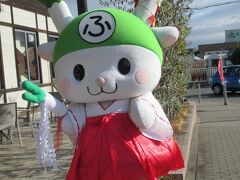 道の駅はなぞので、正月衣装のふっかちゃん（ゆるキャラ）に会えました。とてもかわいい。