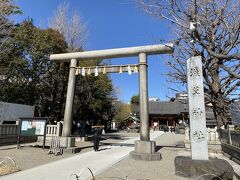 浅草寺の隣にある浅草神社。
1649年に徳川家光により建立された神社です。
関東大震災などの被災を免れ、当時の面影を残しています。