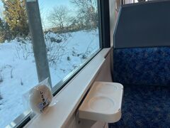 ふたたび「青い森鉄道」で八戸駅へ向かいます。
「しとぎ餅」という伝統のお菓子を食べました。ほっこりする感じの味でおいしかったです。