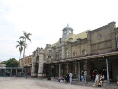 バスは新竹駅の裏側に到着
ローカルバスまで時間があったので駅の見物