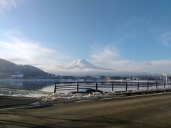 白樺湖に向かう前に河口湖を通ったので、「富士山オタク」の血が疼いて♪