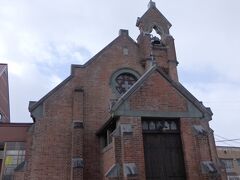 弘前昇天教会を外観だけ見学。
ちょっとアイルランドの教会に似てるなぁ。

