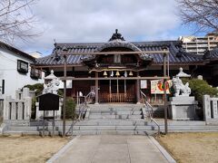 伊佐具神社（拝殿）
　この神社は、927に編まれた「延喜式」に記された尼崎市唯一の式内社
　です。歴史ある神社です。

