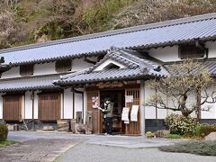 堀家住宅の近くに整備されている民俗資料館。行ったときはひな人形の特別展示が