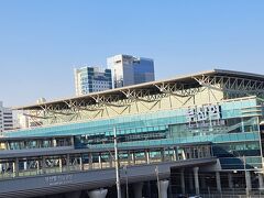 歩く事15分位かな
釜山駅に到着
きれいに改修されてますね
前来た時は絶賛工事中だったし