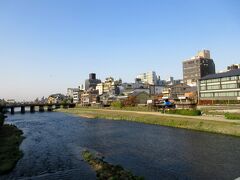 鴨川まで戻ってきました。
今日は天気が良さそう