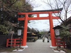 下鴨神社、西駐車場側の鳥居から入ります。
