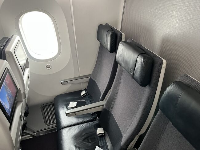 自席は普通席窓側。