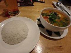 夕食はこちら "KHMER TOM YUM" クメール式トムヤムといったところかな？。ご飯もついて満足な食事。美味しいご飯はもとより、こちらのお店のスタッフが親切でサービスが良かった。次回行くことがあれば、再訪してみたいお店のひとつになった。