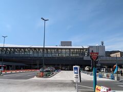 そんなこんなで長崎駅に到着。
ここから明日の朝まで、翌日からここ長崎で合宿免許の長男が合流。
約半日ですが、家族5人揃いました～
