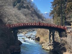 神橋。
前回は雪景色でしたが、雪のない神橋もきれいですよね。