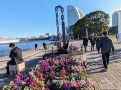 臨港パークから海沿いにハンマーヘッドの方向へ散策します。
臨港パークの景色です。